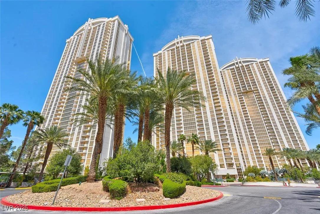 Apartment Mgm High Floor Strip And Sphere View *
